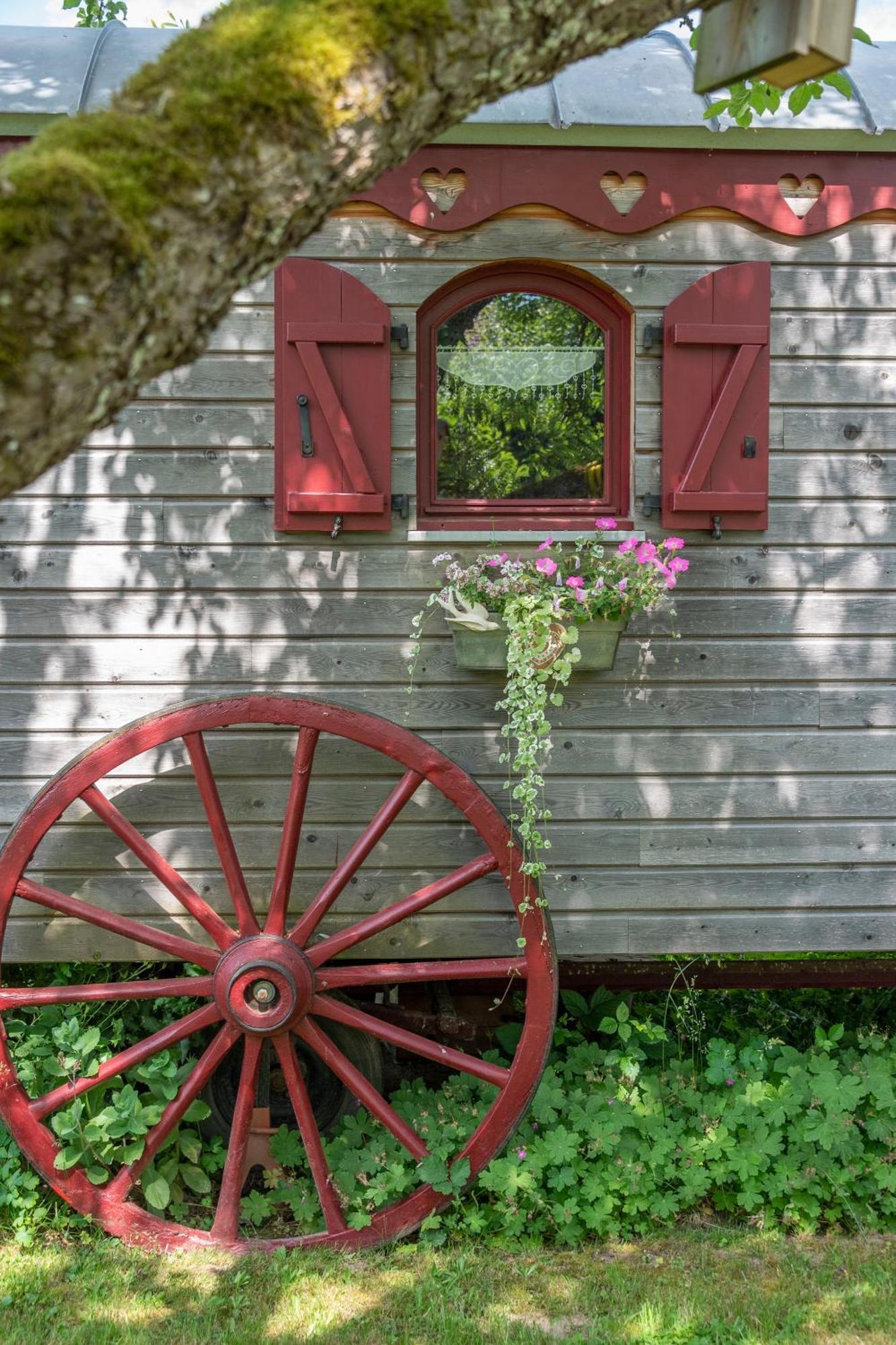 Roulotte Le Temps De Rever Bed & Breakfast Saint-Michel-sur-Meurthe Bagian luar foto